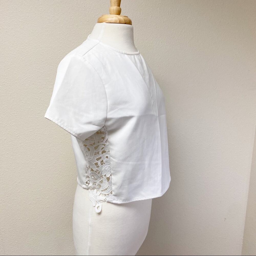 Sugar + Lips White Cropped Tee Lace Side Panel Top Medium